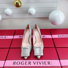 Roger Vivier Flat Shoes
